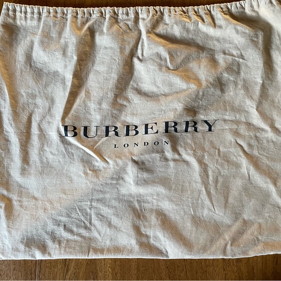 Cream Burberry Bag - Picture 9 of 9